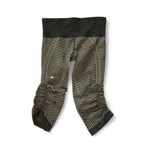 Lululemon Athletica Black and Brown Chevron Leggings Flow Crop capris